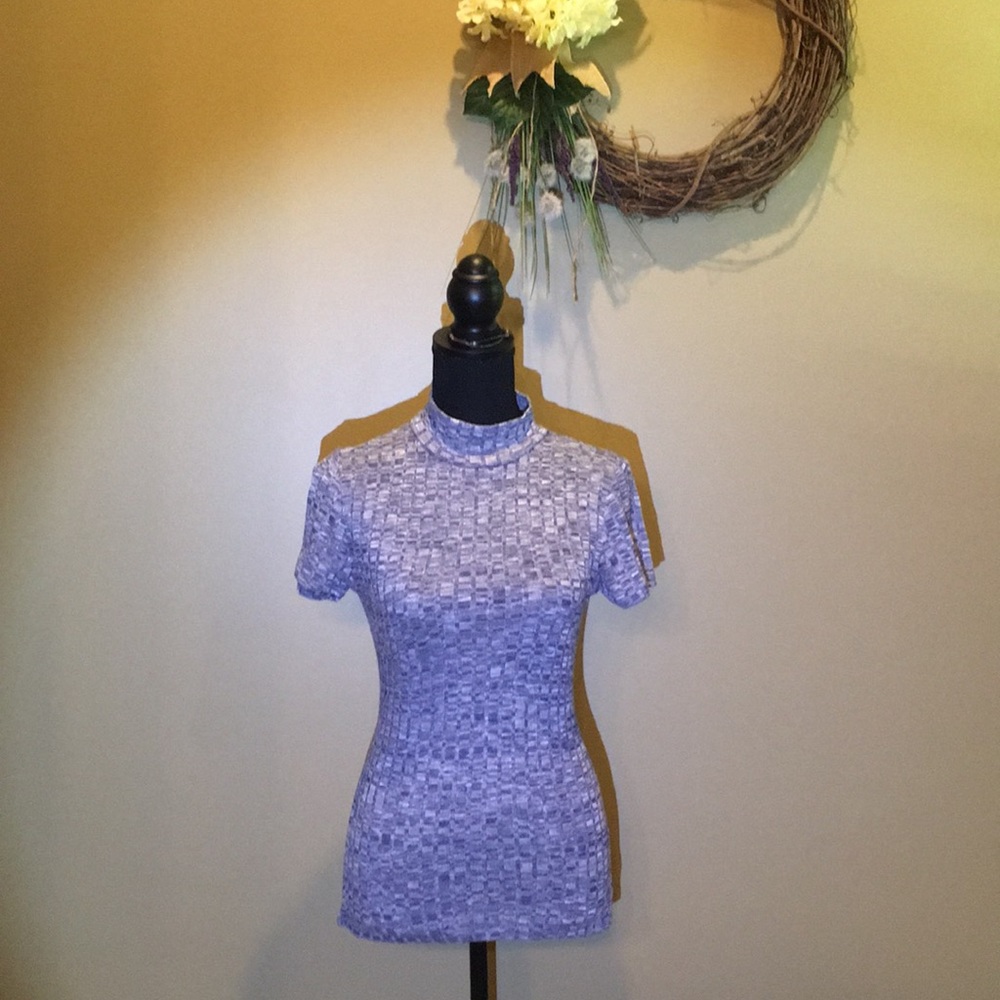 Short sleeved top
